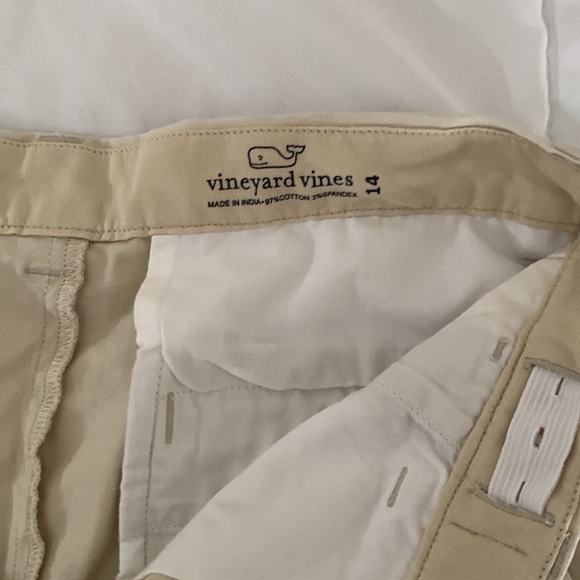 Youth boys Vineyard Vines causal/school shorts. Size 14. Light khaki. - Picture 2 of 4
